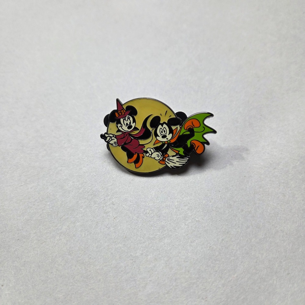 Disney Pin Unisex OS Yellow Mickey Minnie Halloween Witch Vampire Moon Pin